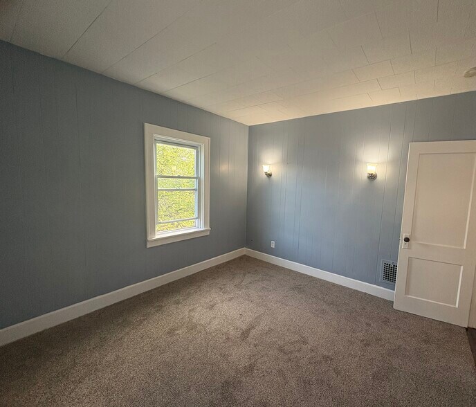 Building Photo - 135 Hartwell Rd