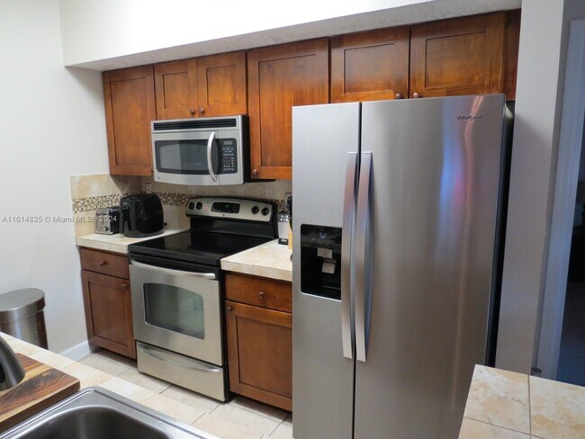 Building Photo - 140 SW 117th Ave