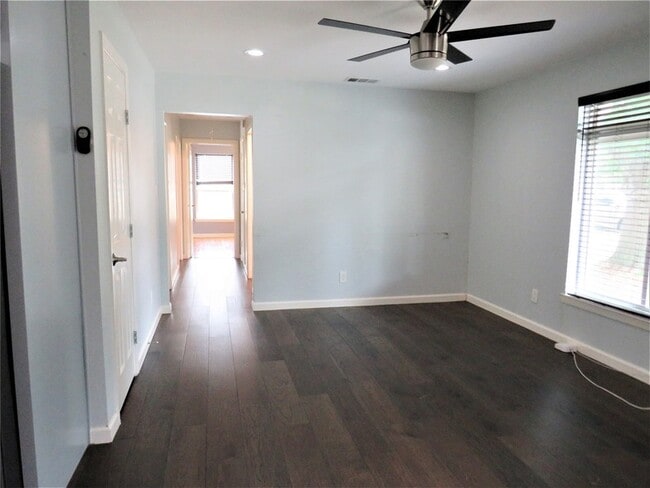 Building Photo - 1026 Thomas St