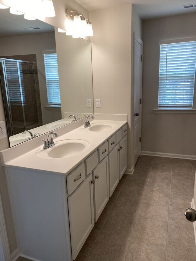 Building Photo - COMING SOON!!!  Beautiful 3 Story Townhome in Ardrey North