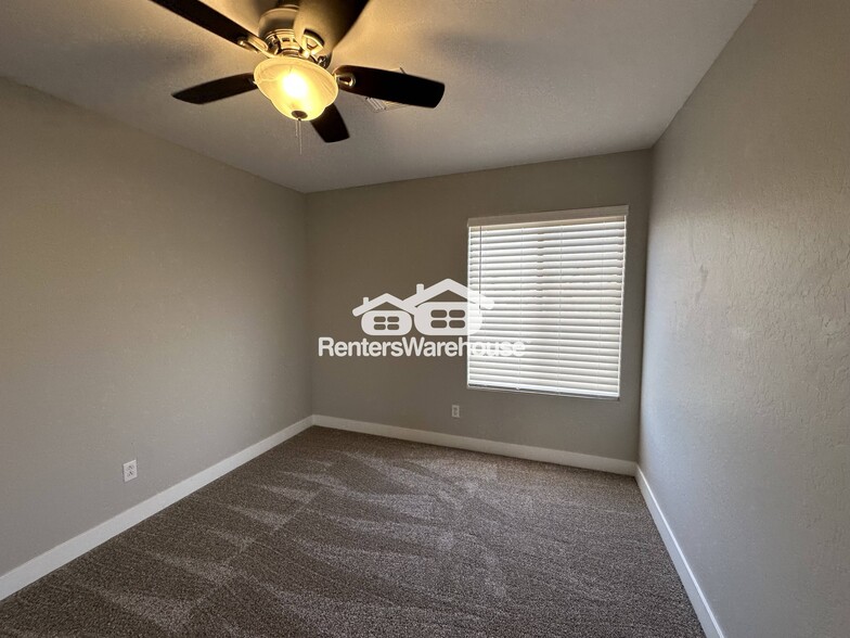 Building Photo - 10992 W Manzanita Dr
