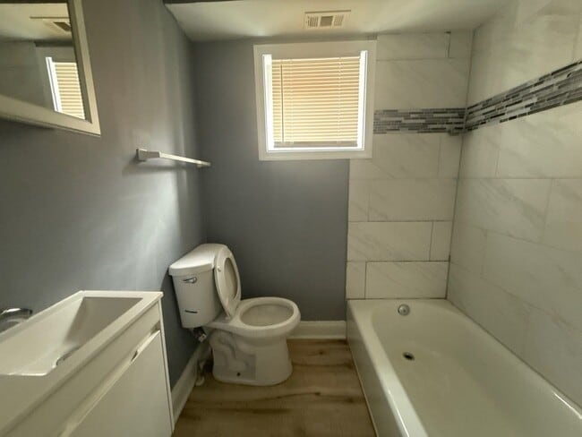 Building Photo - Two Bedroom House in Baltimore