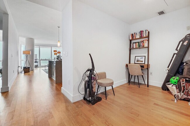 Building Photo - 77 Hudson St