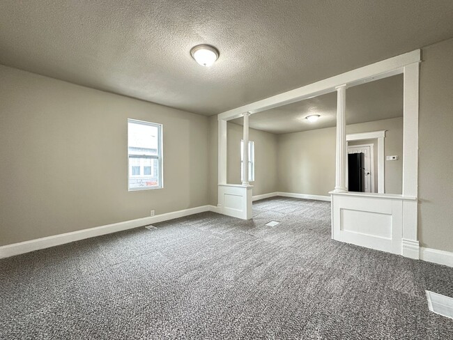 Building Photo - 2 Bedroom Fully Remodeled Home Ogden Iowa
