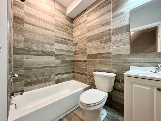 Building Photo - 2009 N Darien St