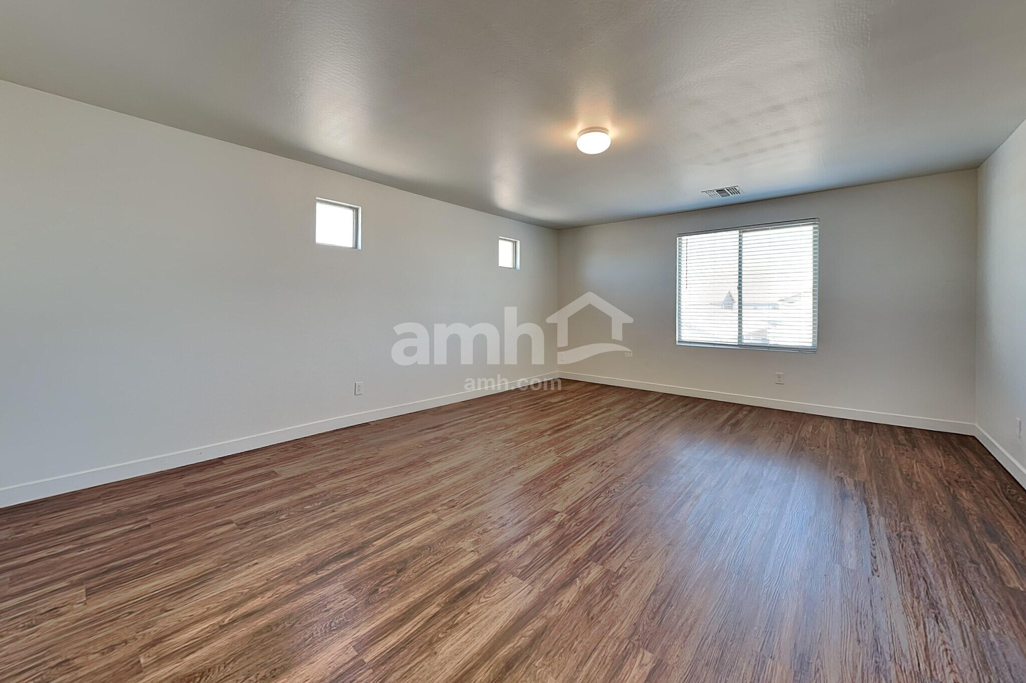 Building Photo - 4206 S 105th Dr