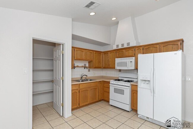 Building Photo - 9557 E 35th Pl