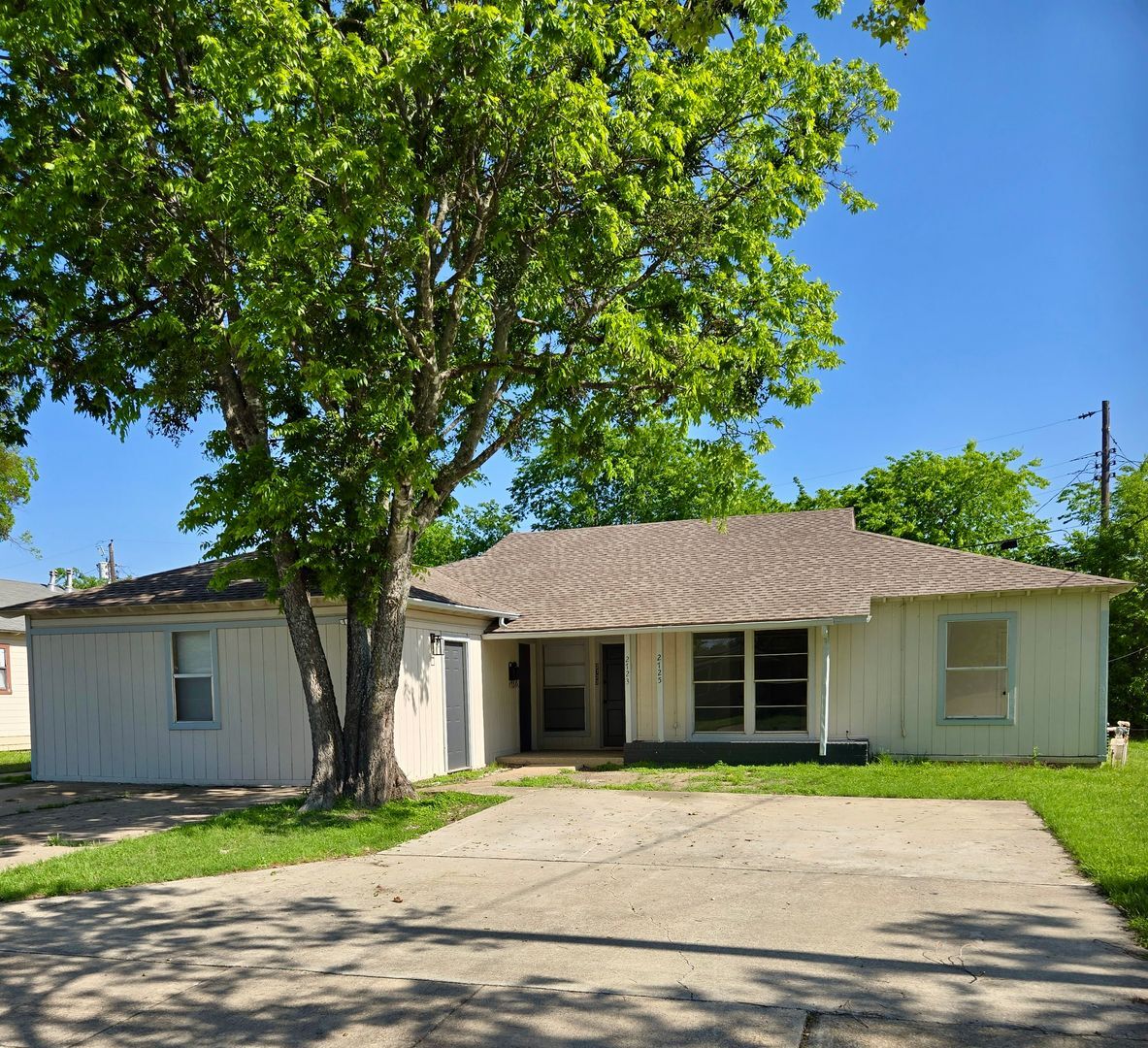 Building Photo - 2723-2725 Terrace Dr