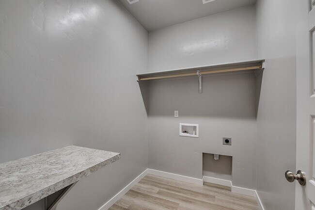 Building Photo - Newer home in Meridian  2100Sqft, Goldengrove Sub., Room for all of your Toys