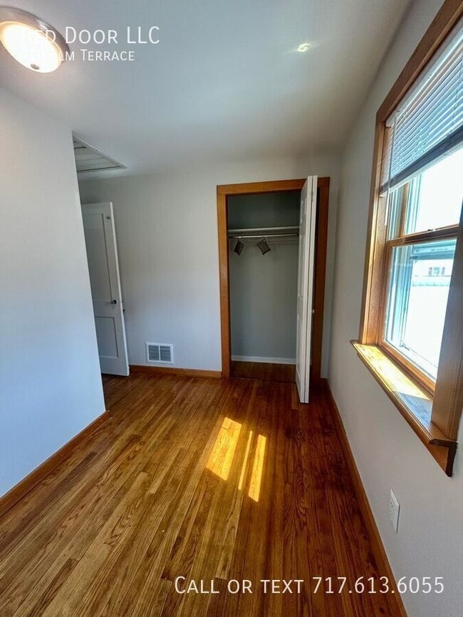 Building Photo - 720 Elm Terrace