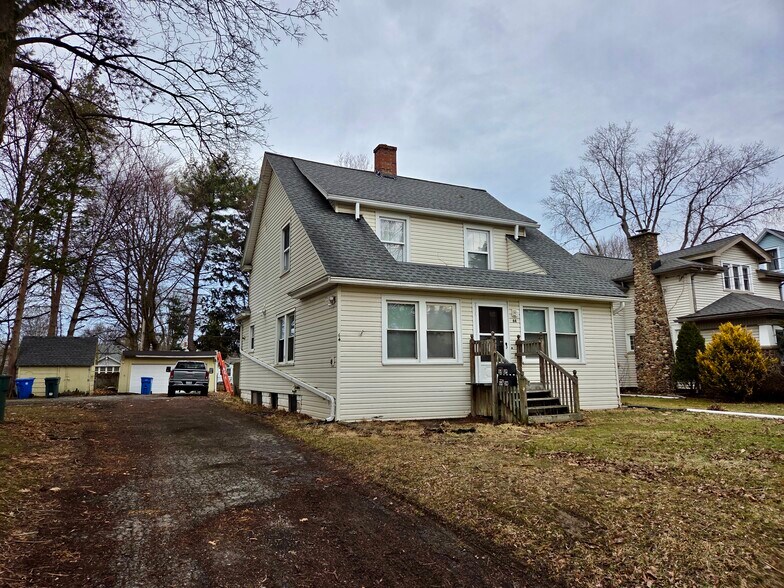 Building Photo - 64 Tryon Park