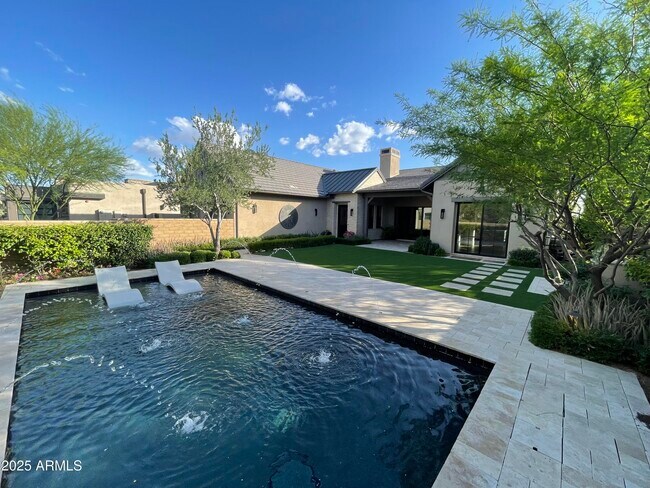 Building Photo - 10203 E Camelot Ct