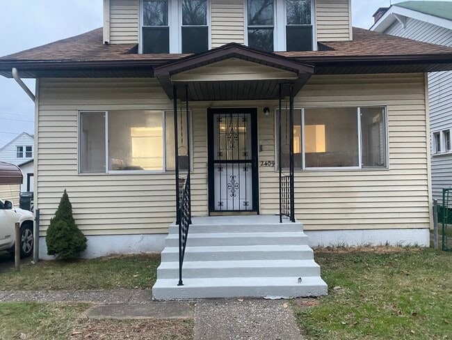 Primary Photo - 2409 Hilton Ave