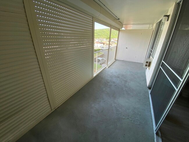 Building Photo - 909 Ala Lilikoi St