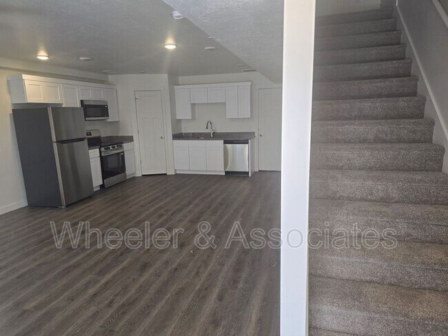 Building Photo - 452 W 1080 S