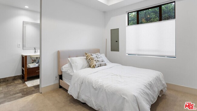 Building Photo - 7801 Hillside Ave