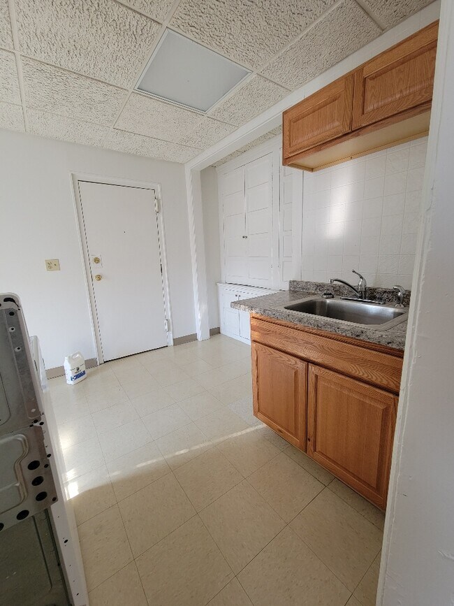 Building Photo - 448 Hawley Ave