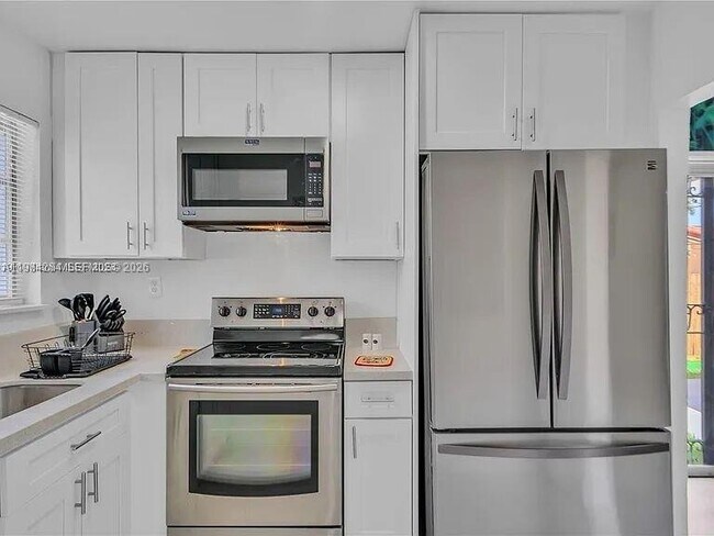 Building Photo - 1011 NW 23rd Ave