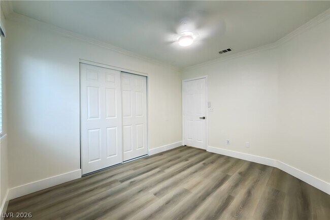 Building Photo - 443 Compo Ave