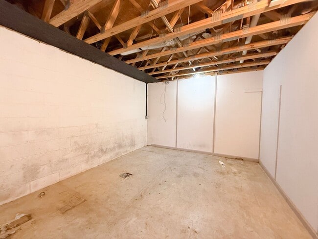 Building Photo - Spacious 3-Bedroom Home with Huge Basement, Garage, and Scenic Country Views