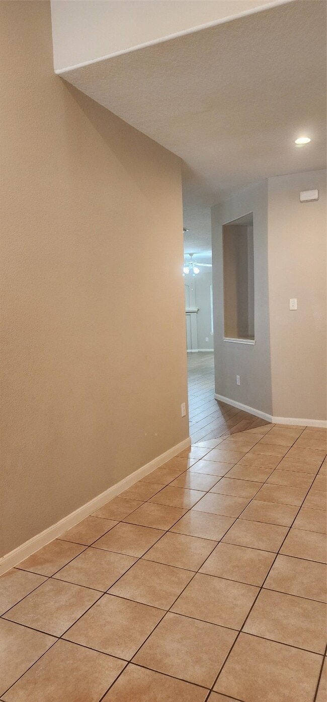 Building Photo - 22907 Lily Creek Dr
