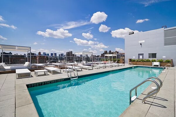 Building Photo - 300 E 40th St