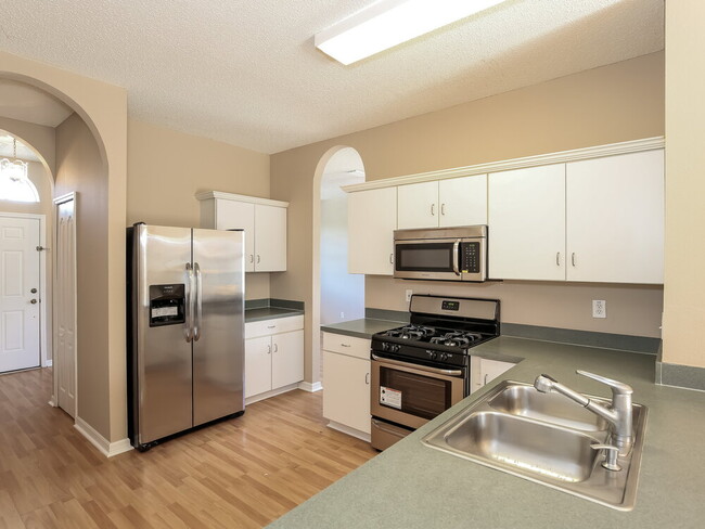 Building Photo - 18233 Brookpark Dr