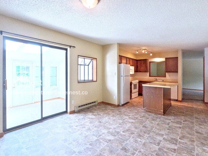 Building Photo - 712 Frontier Ct