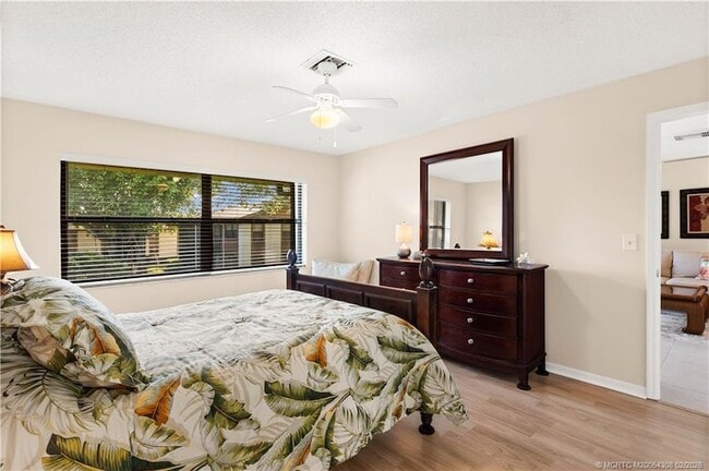 Building Photo - 4885 SE Capstan Ave