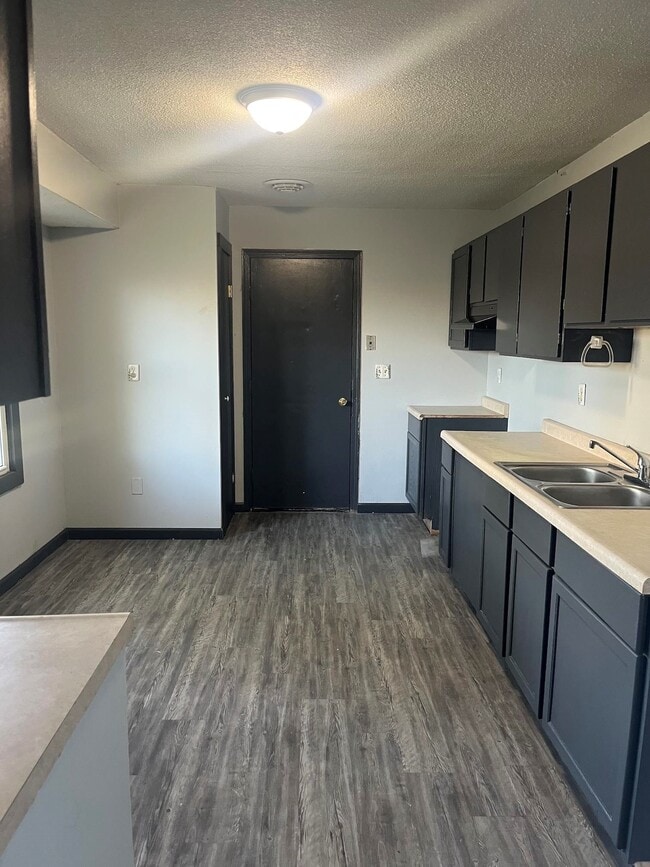 Building Photo - 208 Logan-