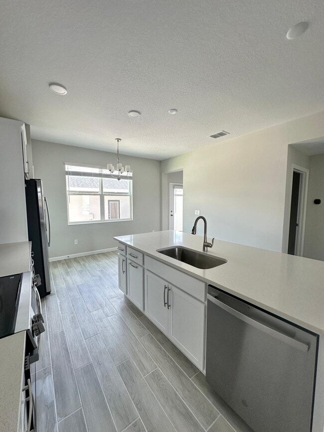 Building Photo - 1359 Mount Royal Dr