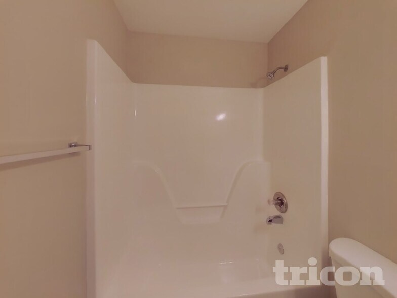 Building Photo - 673 Mable Dr