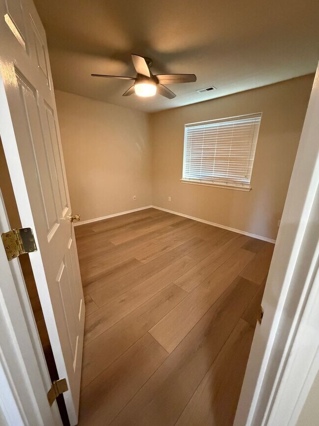 Building Photo - 413 Roger Smith Dr