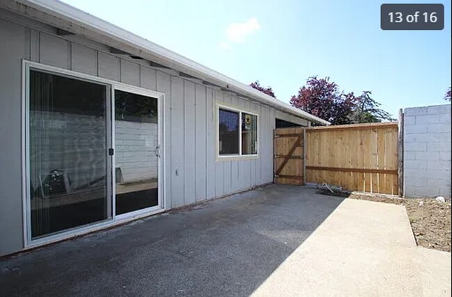 Building Photo - Sh315-317