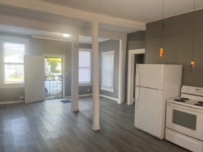 Building Photo - 2239 E 34th St