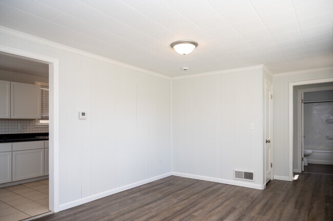 Building Photo - 3244 Marion Rd SE