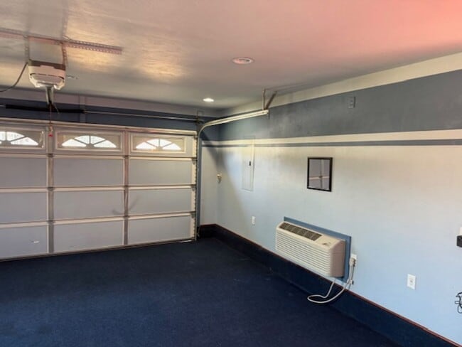 Building Photo - 3-BEDROOM HOME LOCATED ON QUIET CUL-DE-SAC- GARAGE CONVERTED TO ANOTHER ROOM OR STORAGE USE