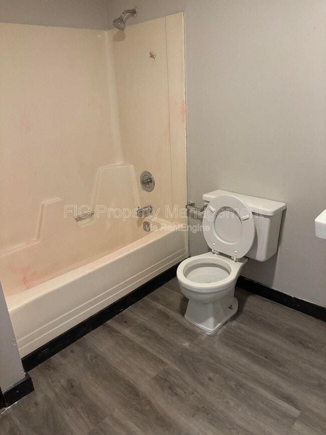 Building Photo - 605 W E St