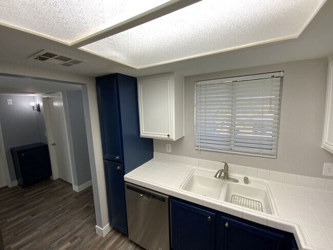 Building Photo - 2 Bed, 2 Bath, Condo with Pools, Fitness Center & Balcony located in Las Vegas, Nevada.