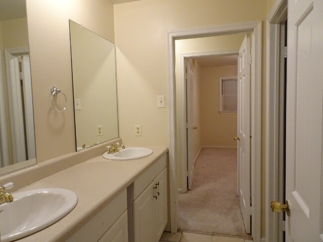 Building Photo - 375 Circuit Ln