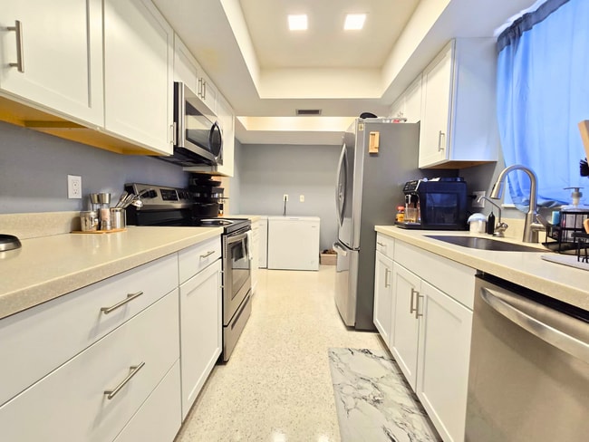 Building Photo - Charming 2 Bed/ 2 Bath Home w/ Garage in Sarasota