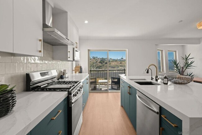 Building Photo - 2483 Oxford Ave