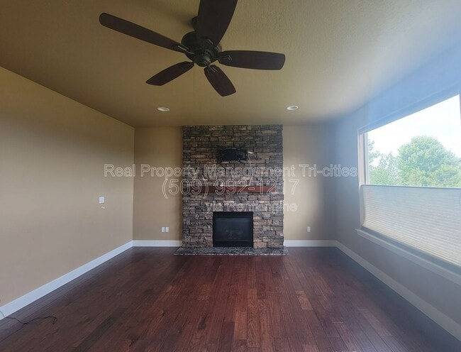 Building Photo - 3684 Nottingham Dr