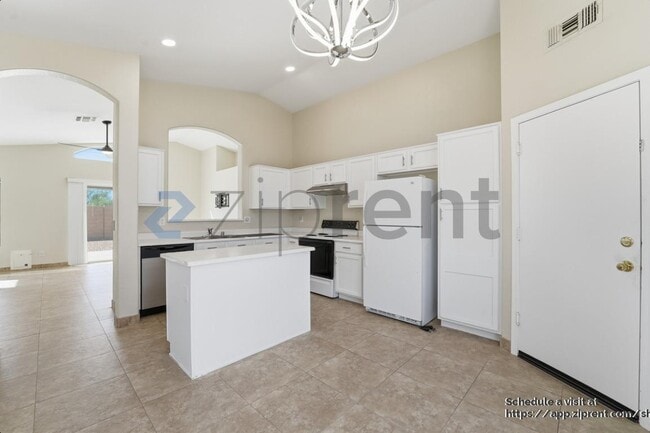 Building Photo - 17216 N Wavyleaf Ave