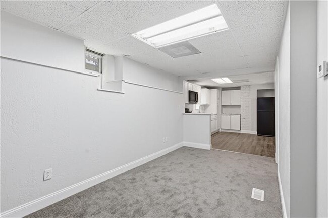 Building Photo - 415 Carothers Ave