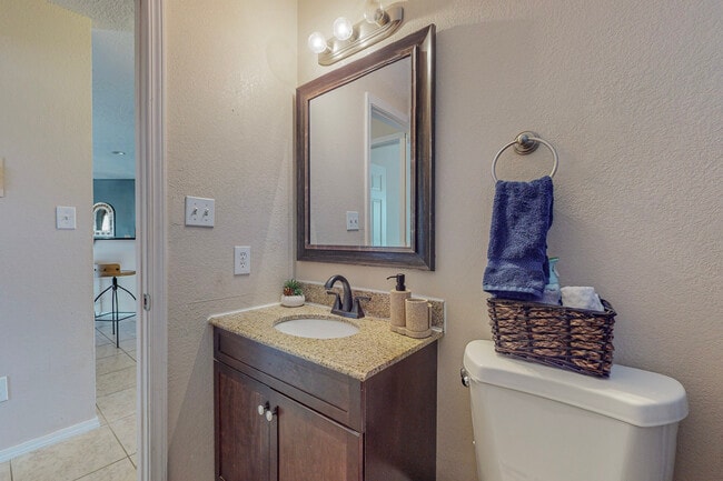 Building Photo - 3010 May Cir SE