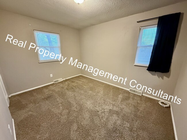 Building Photo - $600 Rent Credit on 3 Bedroom Split-Level ...