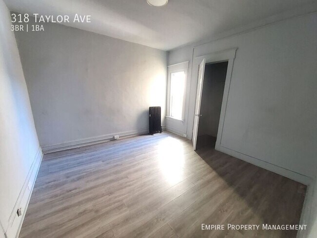 Building Photo - 318 Taylor Ave