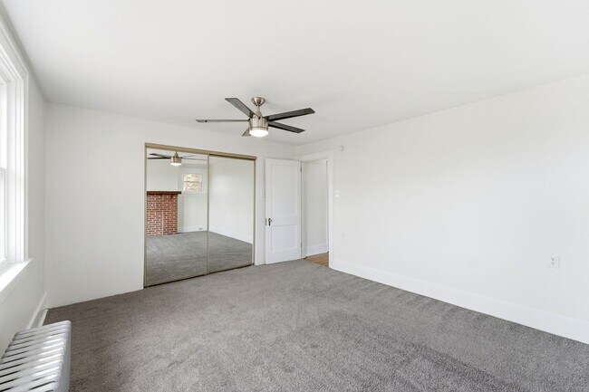 Building Photo - Beautiful, Newly Updated 3 Bedroom/1.5 Bath on quiet street near Pittsburgh's North side. AVAILAB...