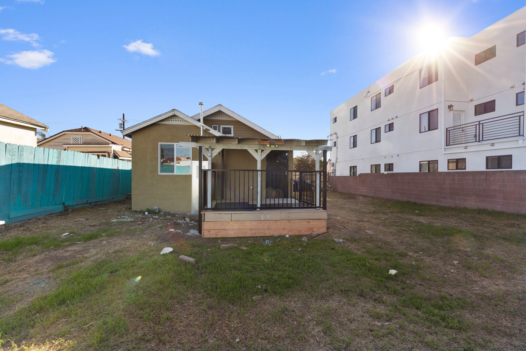 Building Photo - 1443 W 36th Pl